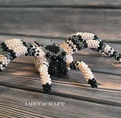 Handmade Seed Bead Spider Figurine, Gothic Black White Gray Sculpture, Halloween Collectible Bead Ar — photo 9